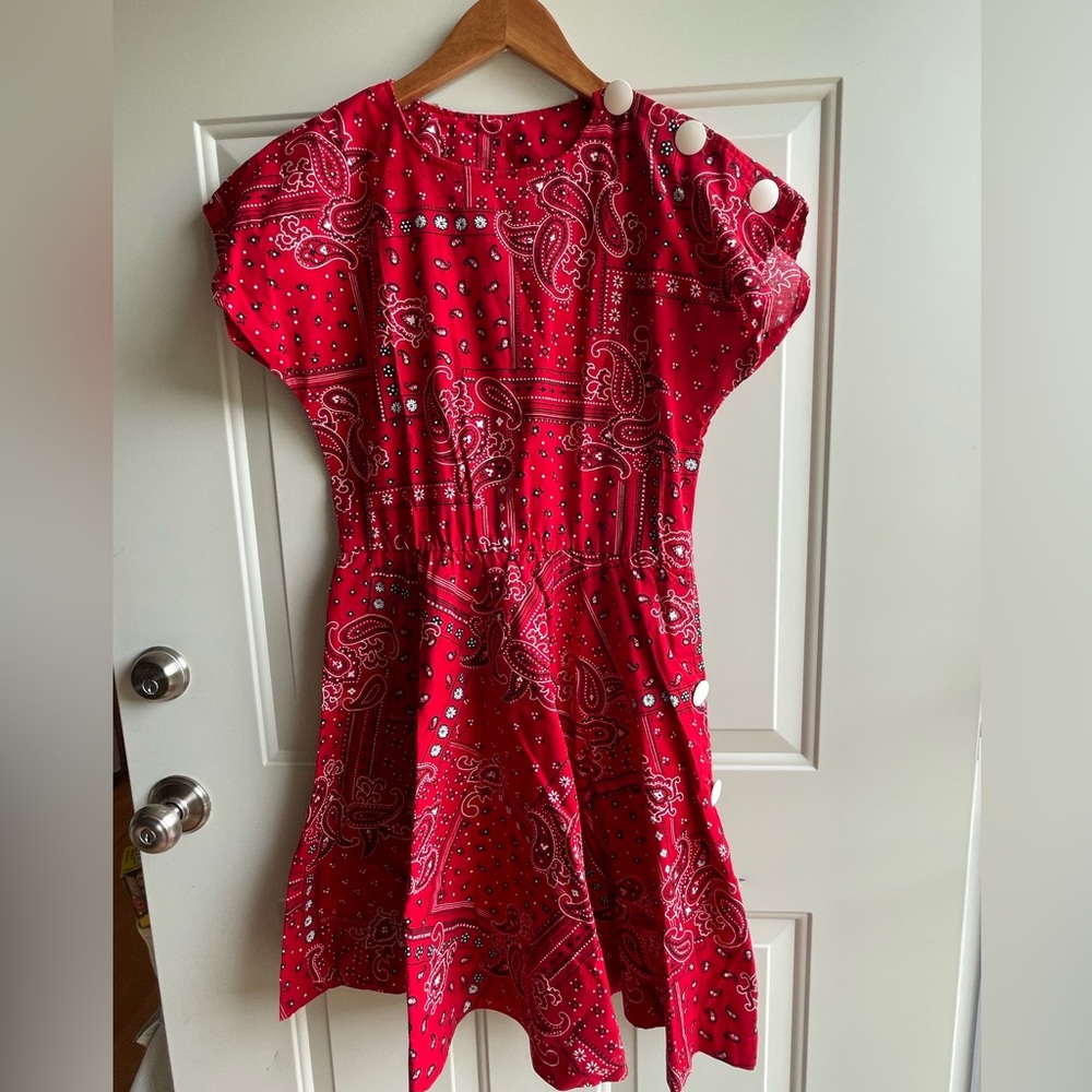 Vintage red paisley dress w/ bold white buttons